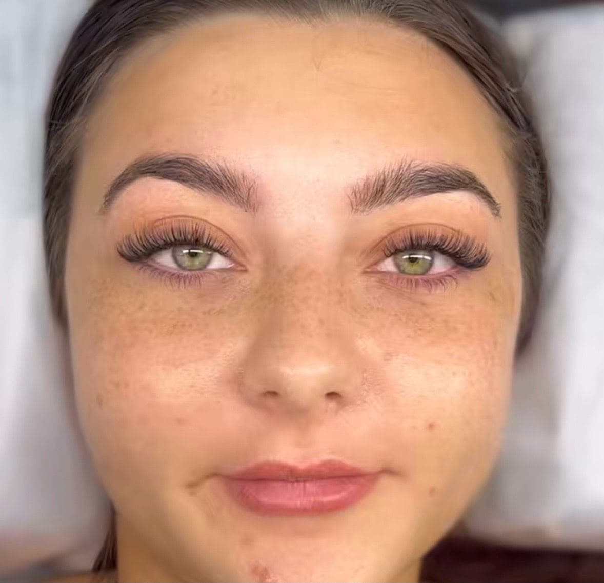 Front view showing the definition of a finished lash set